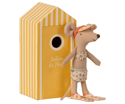 Beach Mice, Big Sister in Cabin de Plage